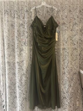 *NEW* David’s Bridal Galina Signature Martini Olive Satin Bridesmaids Dress